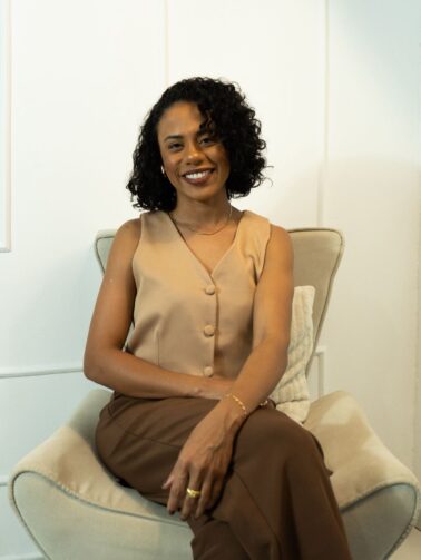 Psicóloga Camila Kaepp transforma superação pessoal em missão de vida