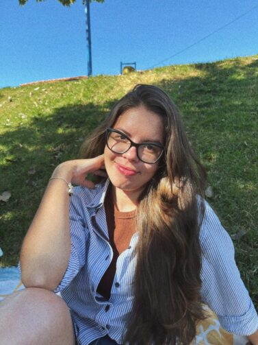 A arte que cresceu com ela: Caline Araujo e o universo da ilustração digital