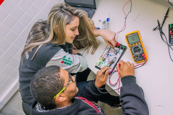 Curso gratuito de eletricidade residencial para mulheres abre inscrições em Figueiredo