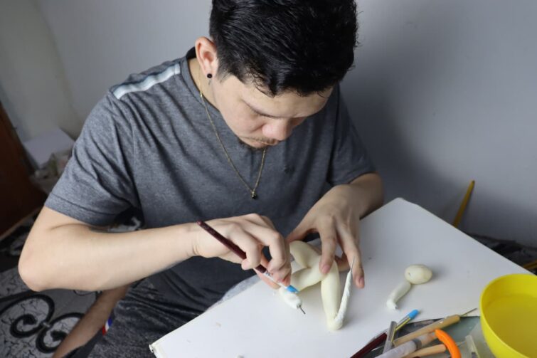 Projeto Metamorfos leva encantaria amazônica a escolas e espaços culturais de Parintins