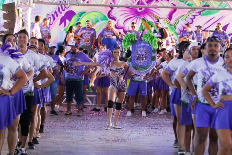 Feijoada da Flor Matizada com ritmo, brilho e sabor