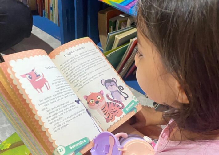 Feirinha literária promove troca e venda de livros infantis em Ji-Paraná