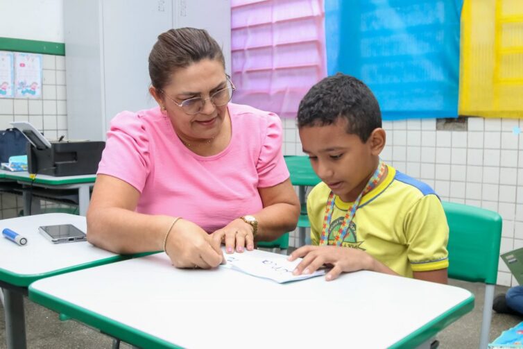 Semana da Alfabetização mobiliza mais de 47 mil alunos em escolas de Manaus