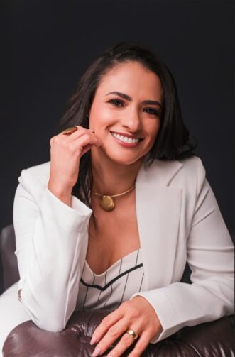 Natural de Ouro Preto do Oeste, Kleiciane Rocha é consultoria financeira em Ji-Paraná