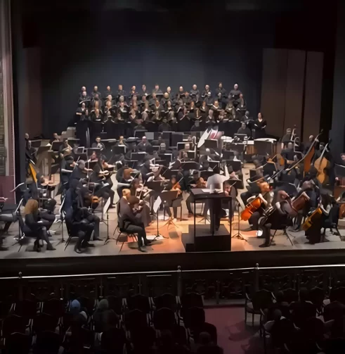 Inédito no Brasil, espetáculo “Trilogia Tudor: As Três Rainhas” estreia no Teatro Amazonas