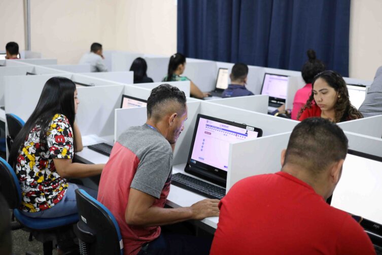 Provão Eletrônico da EJA: Figueiredo, Parintins e três municípios recebem exame; saiba como participar
