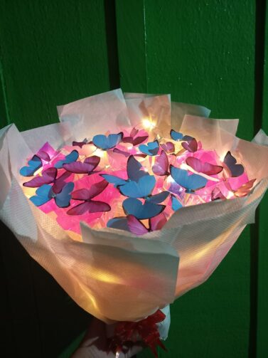 Conheça o trabalho de Vitória Godoy com buquês artesanais, em Ji-Paraná