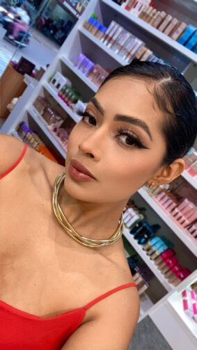 Amanda Avelino concilia o universo da beleza com a produção de doces artesanais