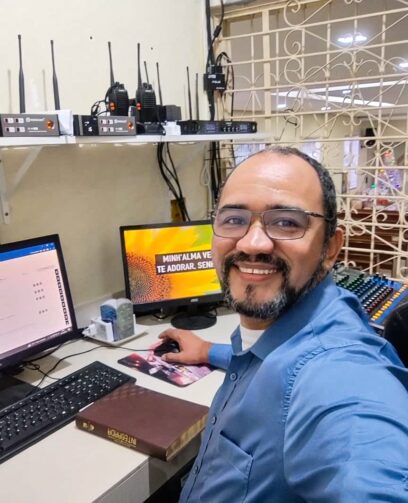 Conheça a trajetória de Adriano Rodrigues no design gráfico, em Manaquiri