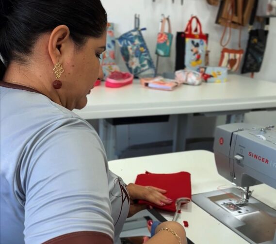 Projeto Ateliê da Vida capacita mulheres em corte e costura em Manacapuru
