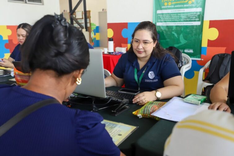 Coari recebe ação de assistência jurídica gratuita no Outubro Rosa