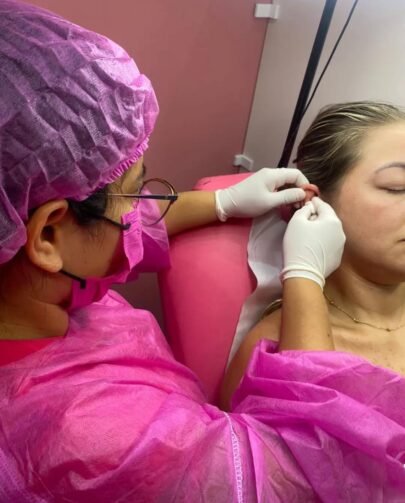 Aline Calheiros é enfermeira e body piercer em Itacoatiara; conheça