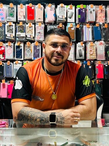 Conheça a jornada de Victor Campos como dono de loja em Iranduba