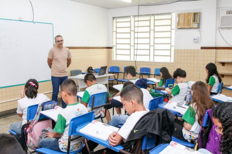 Manaus tem concurso para educação com mais de mil vagas; veja como se inscrever