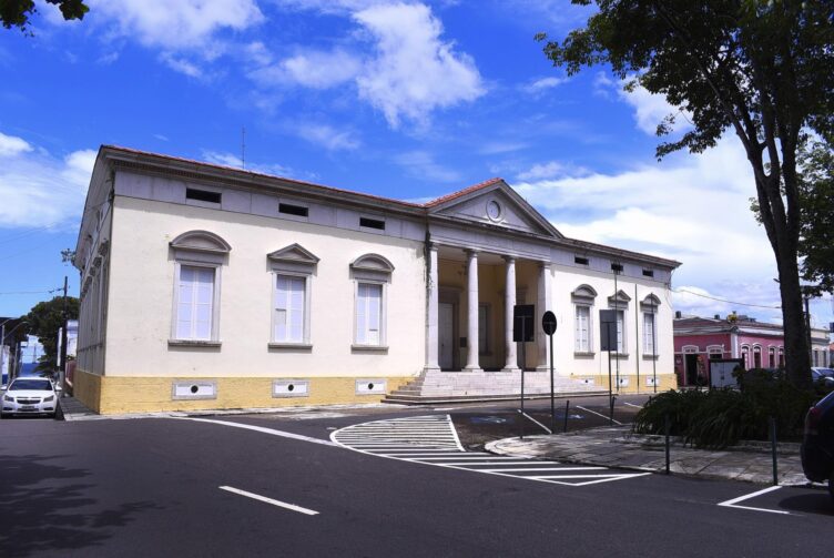 Exposição retrata navegação fluvial no ciclo da borracha no Museu da Cidade, em Manaus