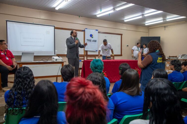 Projeto 'Eleitor do Futuro' chega a alunos de Iranduba; conheça