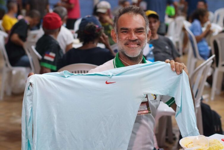 Campanha arrecada roupas e calçados para pessoas em situação de rua em Manaus