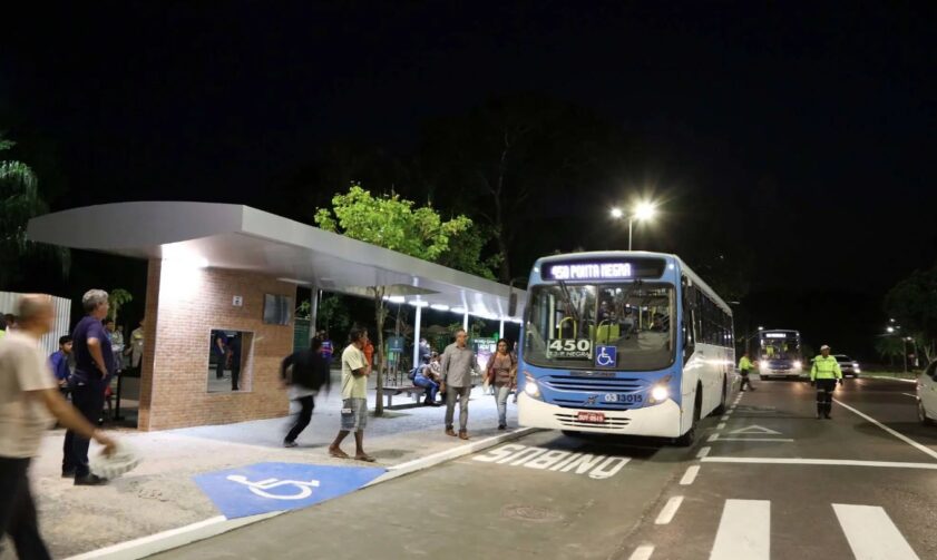 Frota de ônibus é reforçada para atender o complexo turístico Ponta Negra