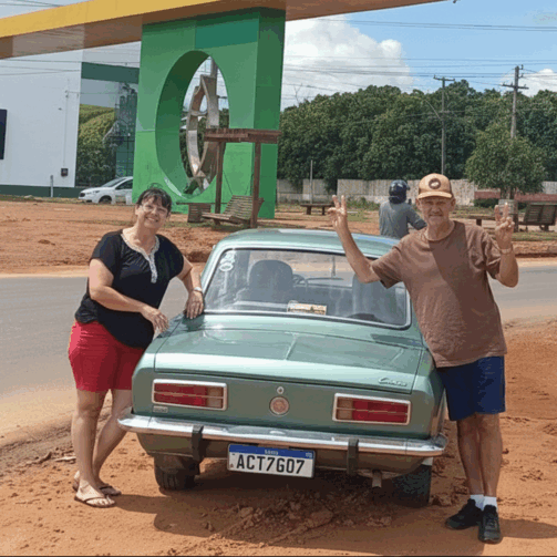 Casal viaja quase 3 mil quilômetros do Paraná ao Amazonas para entregar Ford Corcel 1977