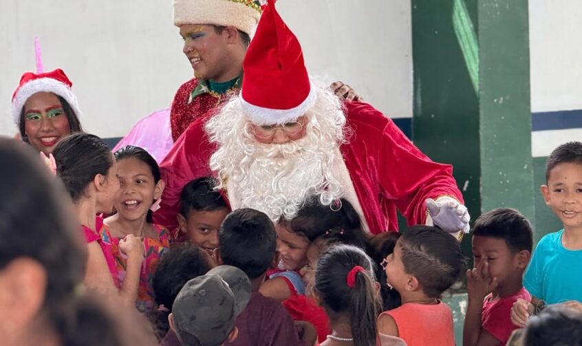 Entrega de presentes leva espírito natalino a comunidades rurais de Manacapuru