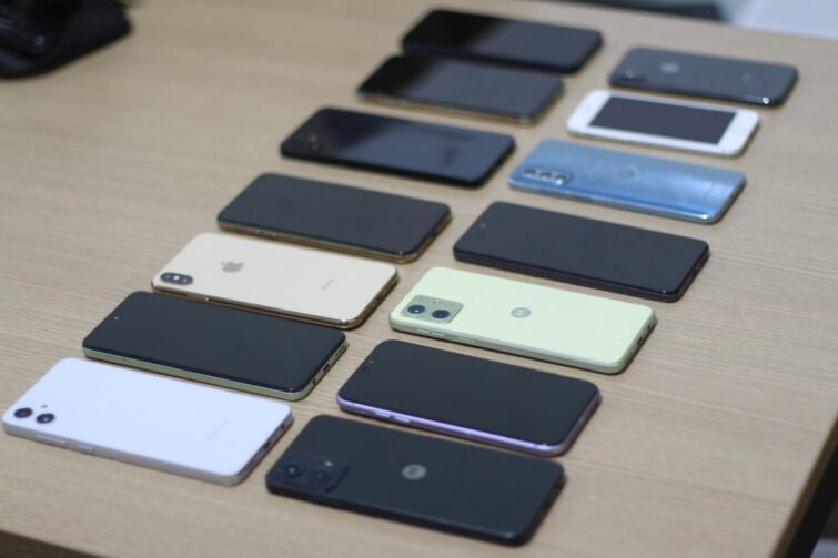 Mais de 800 celulares recuperados aguardam pelos donos em Manaus, informa SSP-AM