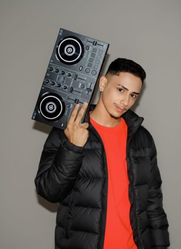 Natural de Iranduba, DJ Luan reúne públicos com seu talento