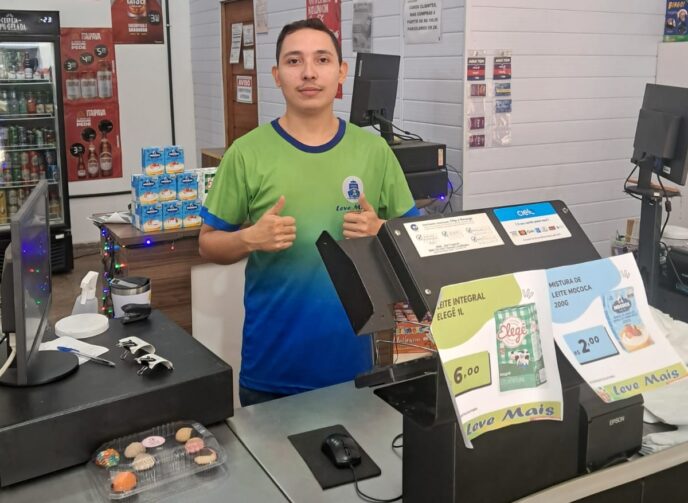 Conheça a trajetória de Gabriel Hayden, operador de caixa em Itacoatiara