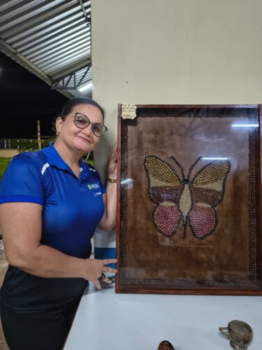Arte amazônica ganha forma em quadros feitos com caroços de açaí em Autazes