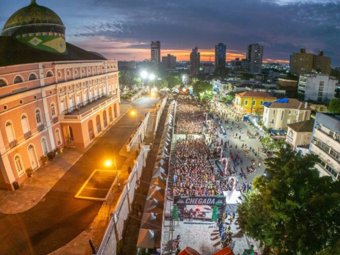 Corrida do Teatro Amazonas reúne mais de 3 mil atletas no Centro Histórico de Manaus