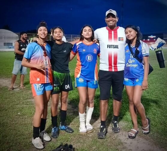 Escola municipal de Parintins tem quatro alunas selecionadas em peneira do São Raimundo