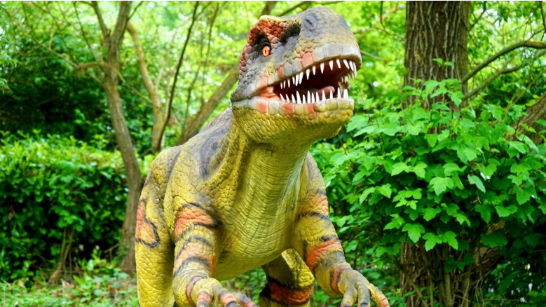 Exposição Mundo Jurássico leva dinossauros gigantes ao Shopping Ponta Negra em Manaus