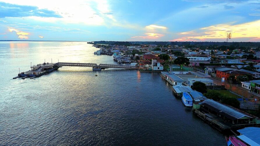 Quantia de R$ 1 milhão é encontrada em mochila durante operação no porto de Codajás