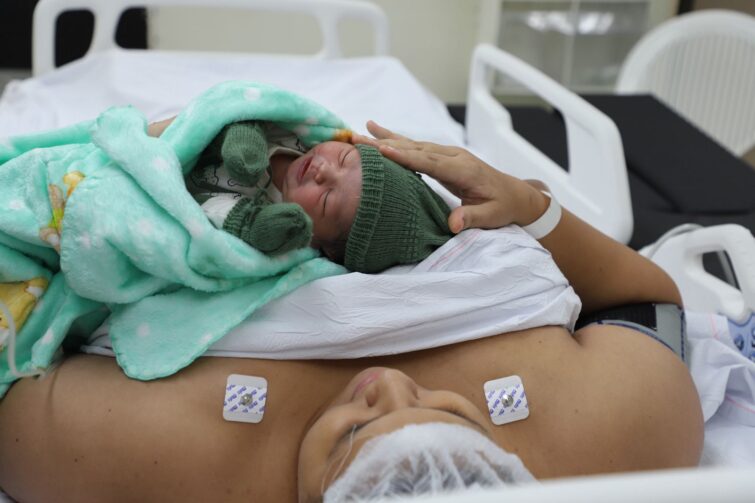Manaus registra parto do primeiro bebê de 2026 na rede estadual de saúde