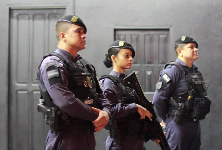 Dois bares no Parque Dez são autuados por venda de álcool a menores