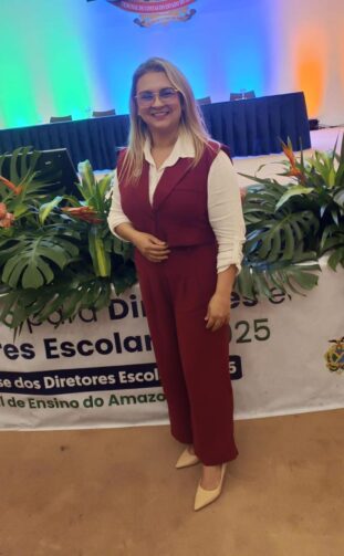 Conheça a trajetória de Yza Lira e sua atuação na gestão da educação pública em Careiro