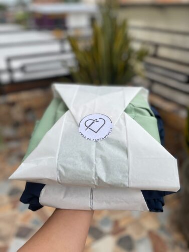 Amor de Fardamentos: empreendedora de Codajás investe em roupas para profissionais da saúde