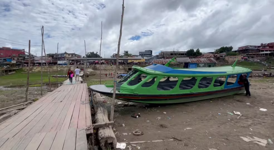 Seca fora de época no Amazonas reduz níveis dos rios e complica transporte fluvial em cidades do interior