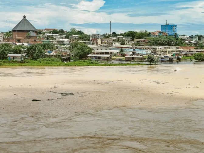 Cruzeiro do Sul declara situação de emergência por inundações do Rio Juruá