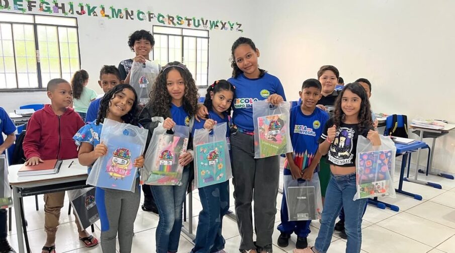 Distribuição de kits marca início do ano letivo em Rorainópolis