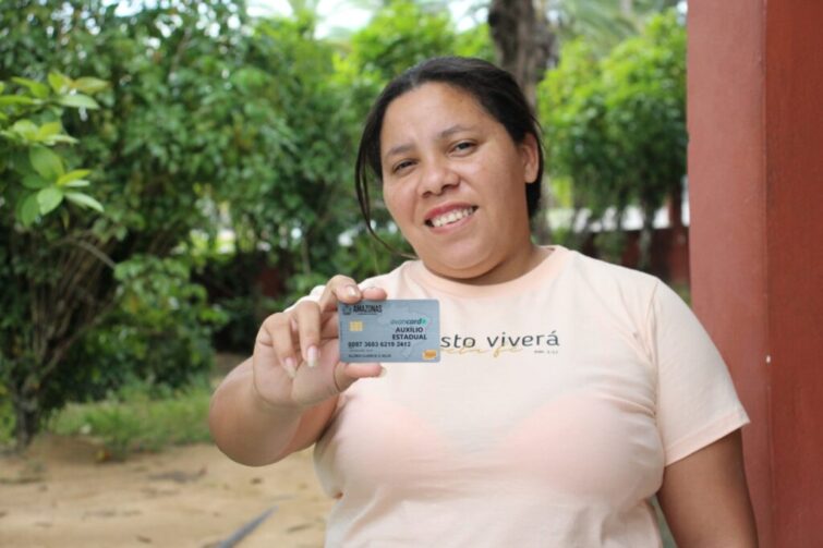 Codajás realiza nova entrega de cartões do Auxílio Estadual