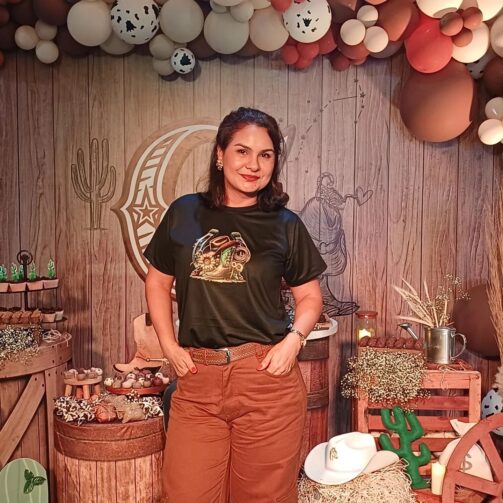 Natural de Santarém, Paula Barbosa é florista em Itacoatiara