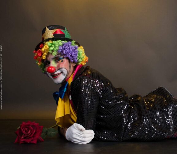 Conheça Paulo Henrique Souza, o palhaço Estrelinha que une arte, saúde e cuidado em Itacoatiara