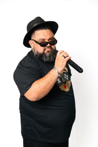 Vocalista da banda Jukebox, Eder Felipe Nagai segue trajetória na música