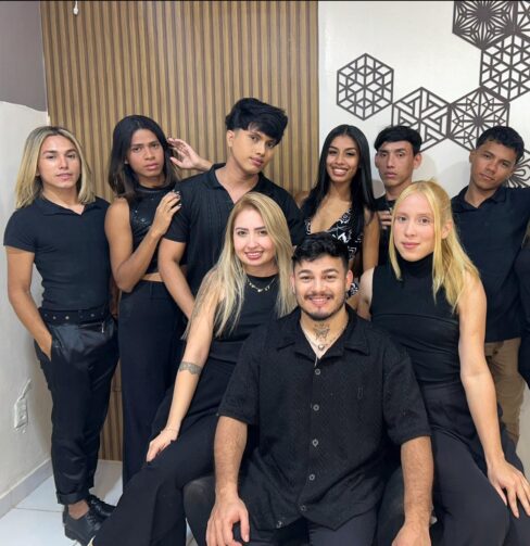 João Paulo Farias é colorista em Itacoatiara; conheça o salão e sua equipe