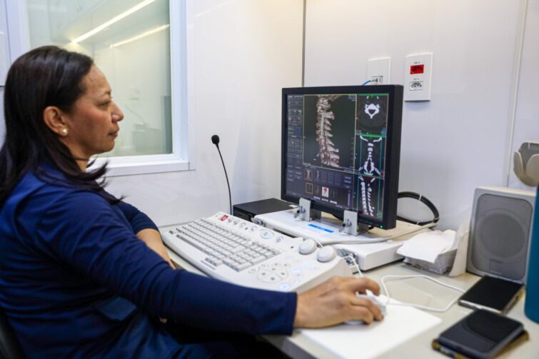 Carreta de Tomografia oferece exames gratuitos no Parque Dez