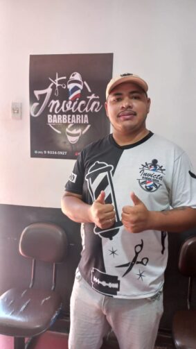 Francinaldo Corrêa é barbeiro em Itacoatiara; conheça