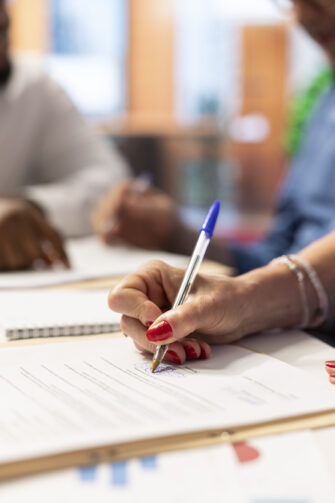Concurso abre 36 vagas para professores em Ariquemes com salários de até R$ 5,6 mil
