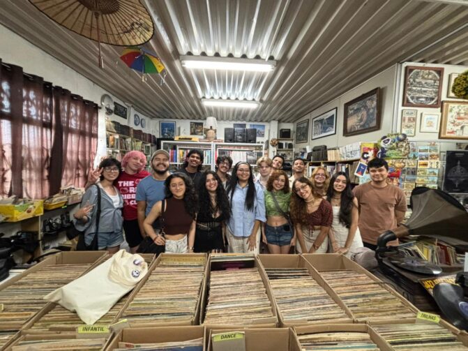 Clube de leitura debate obra 'Os Nomes' na Biblioteca Pública do Amazonas