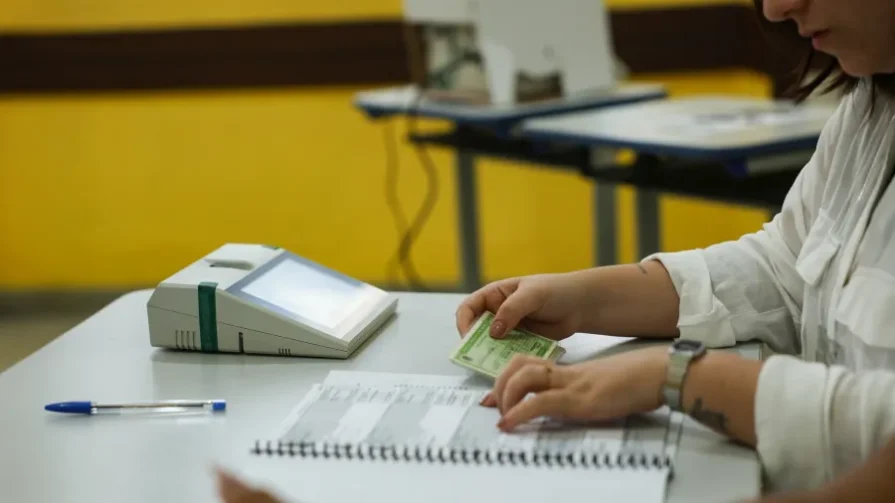 Eleitor pode se inscrever para ser mesário voluntário; saiba como