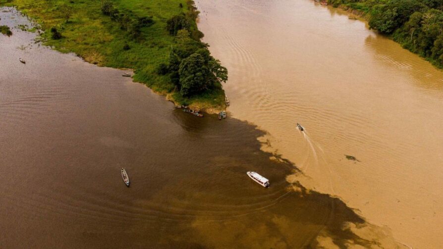 Tefé revela beleza do encontro das águas com o rio Solimões